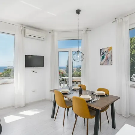 Zora Apartment